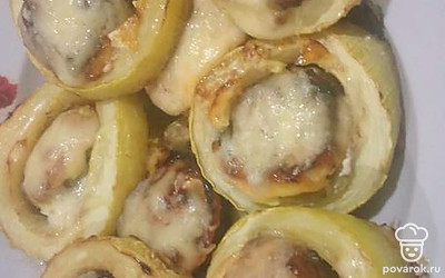 Подавать горячими с кетчупом или соусом.