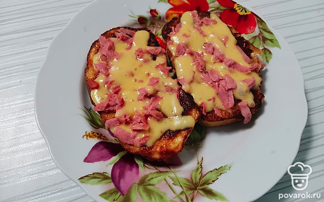 Гренки с сыром и сосисками — Рецепт с фото