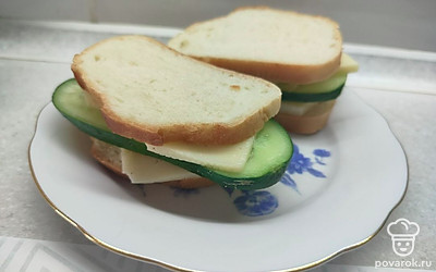 Подавайте с горячим напитком.