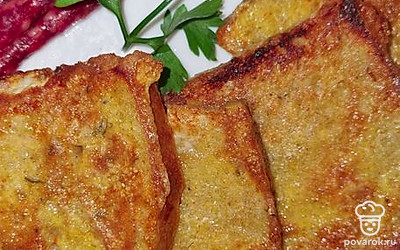 Подавать как гренки или основу под бутерброды. Можно подать к супу или паштету. Приятного аппетита!