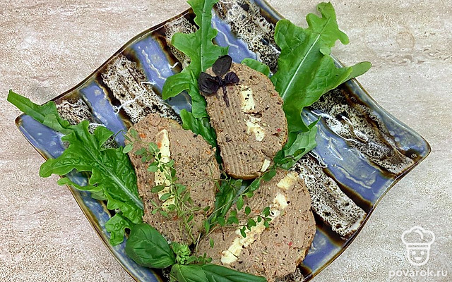 Гренки с паштетом и пряными травами — Рецепт с фото