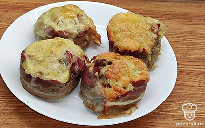 Подать закуску как дополнение к основному блюду.