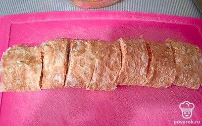 Разрезаем на кусочки, подаем к столу. Приятного аппетита.