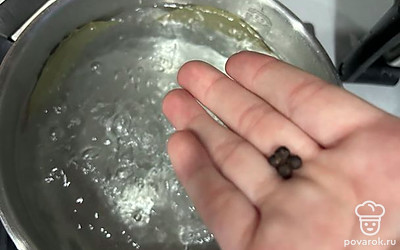 Добавить перец.