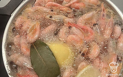 Когда закипит, можно вытаскивать.