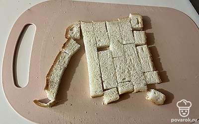 А полоски нарежьте кубиками примерно одного размера. 