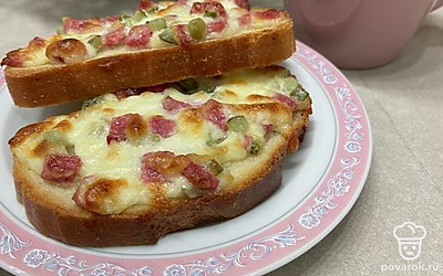 Выложите на тарелочки.