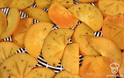 Выкладываем в сушилку тонким слоем.