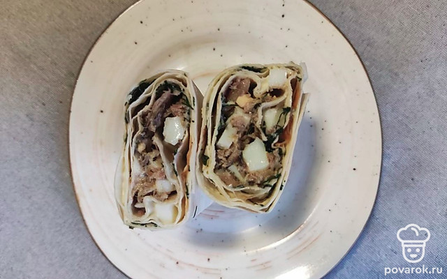 Рулет из лаваша со шпротами и яйцом — Рецепт с фото