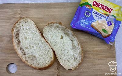 Отрезать два ломтика чиабатты.