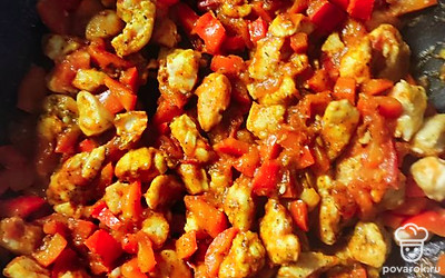 Перемешивать так, чтобы начинка стала однородной.