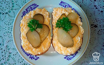 Бутерброды с плавленым сыром и скрэмблом — Рецепт с фото