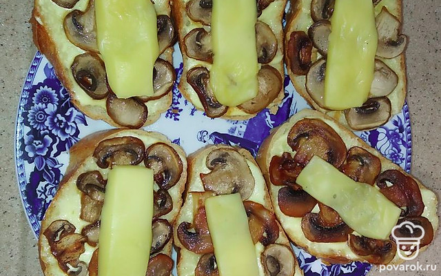 Бутерброды с шампиньонами и сыром — Рецепт с фото
