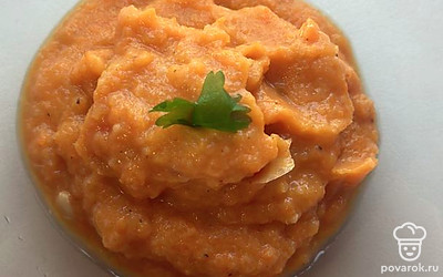 Охлаждаем в холодильнике и подаем с веточкой кинзы.