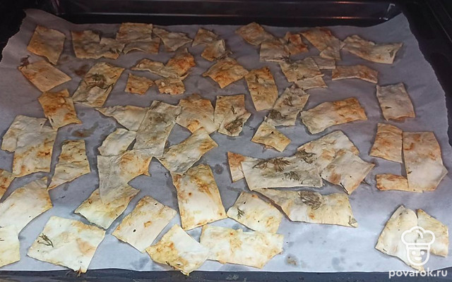 Чипсы из лаваша со сметаной и зеленью — Рецепт с фото