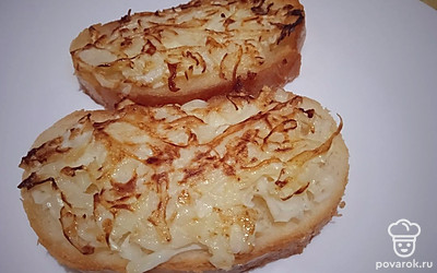 Обжарьте на небольшом огне с двух сторон.