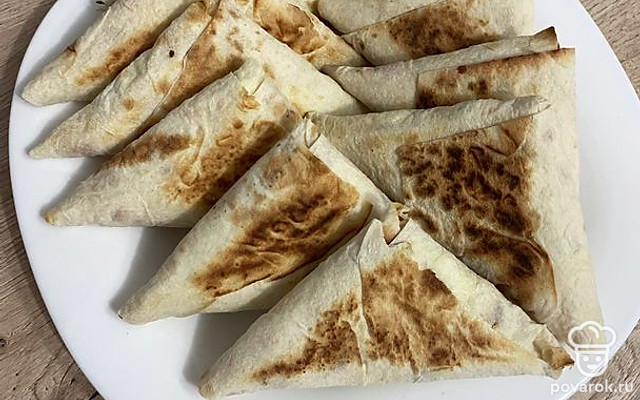 Треугольники с творогом из лаваша — Рецепт с фото