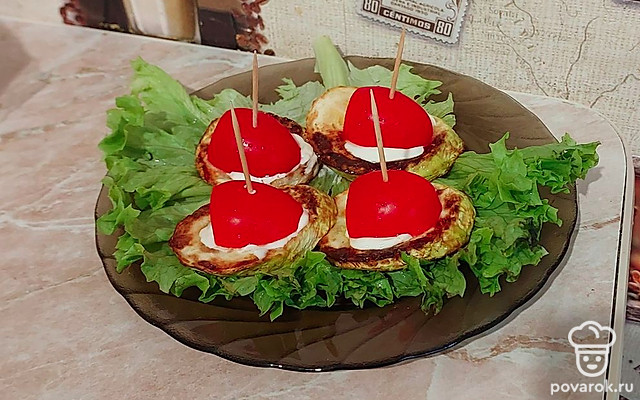 Канапе из кабачка и помидора — Рецепт с фото