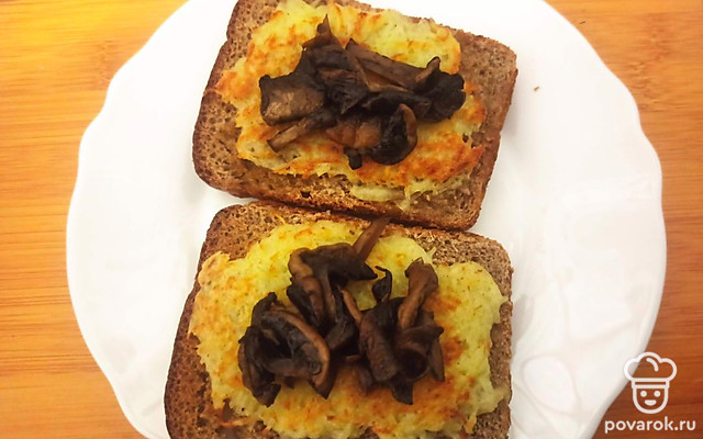Тосты с картофелем и жареными шампиньонами — Рецепт с фото