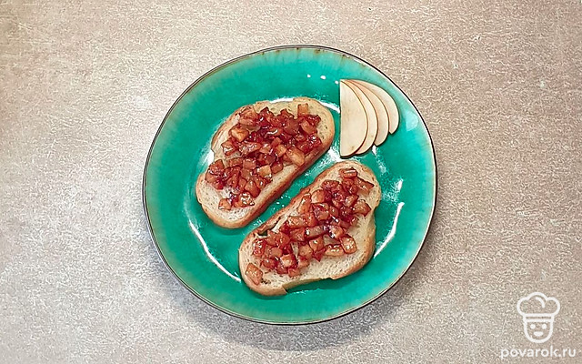 Тосты с пряными яблоками — Рецепт с фото