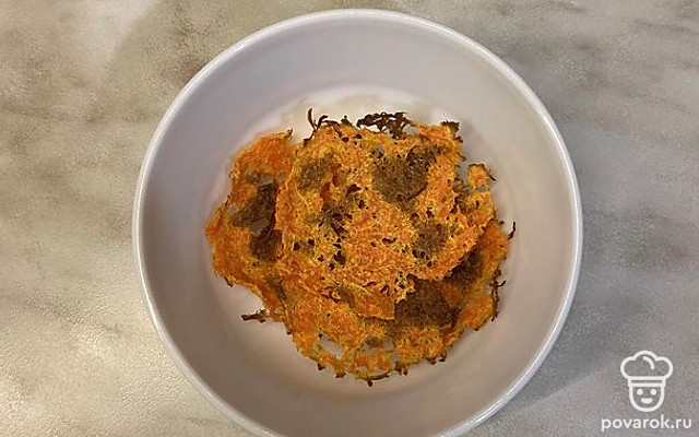 Морковные чипсы в духовке — Рецепт с фото