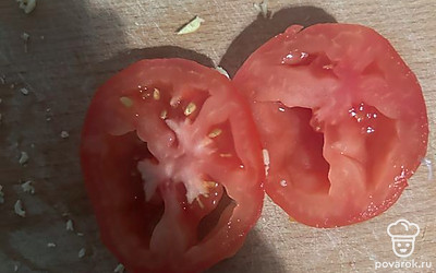 Нарезать помидор.