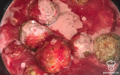 Залить перец. Я готовила в мультиварке на режиме «Тушение»1 час. То же самое можно сделать на плите, поставив кастрюлю на минимальный огонь. Тушить такое же время.