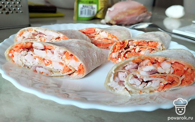 Закусочные рулетики с морковкой и курицей — Рецепт с фото