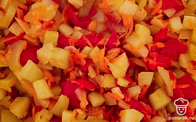 Как только стекло крышки станет прозрачным и испарение осядет, выключить конфорку и разложить для подачи по порционным пиалам.