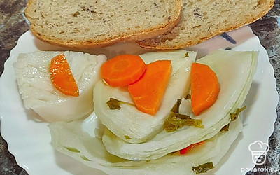 Кушать можно с любым блюдом (мясом, макаронами и другими).