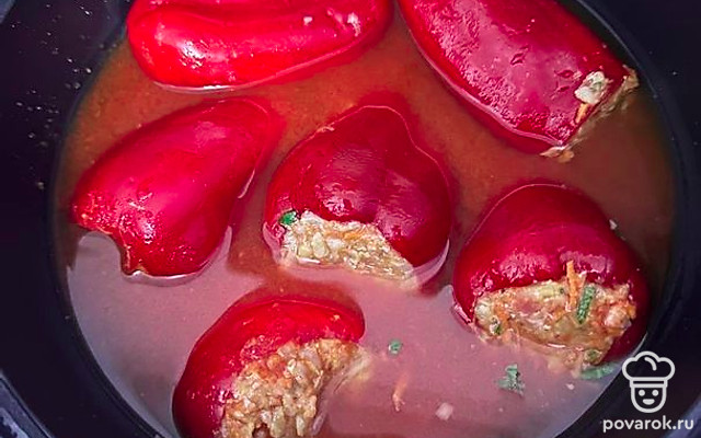 Фаршированные перцы в томатном соке — Рецепт с фото