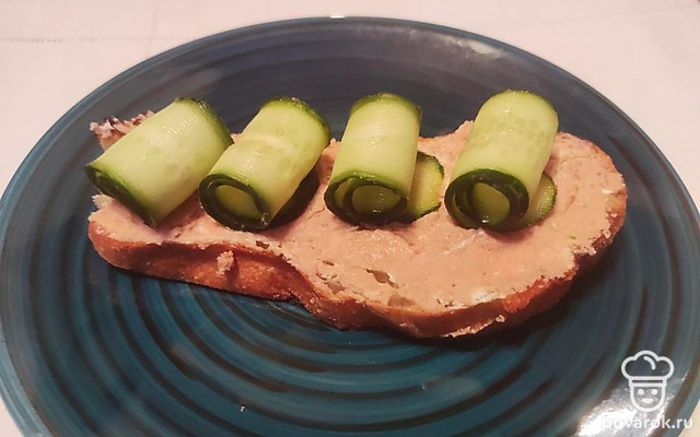 Брускетта с паштетом и огурцом — Рецепт с фото