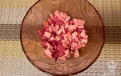 Точно также поступите и с вареной колбасой.