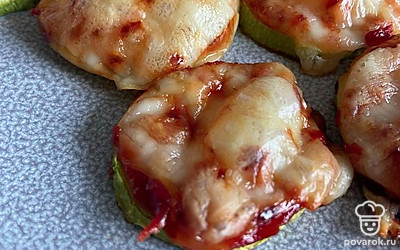 Подаем закуску горячей или теплой. Можно подать вместо гарнира или как отдельное блюдо.