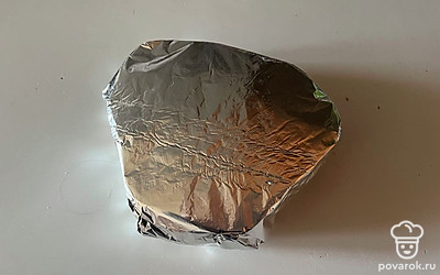 Сендвич заверните в фольгу. 