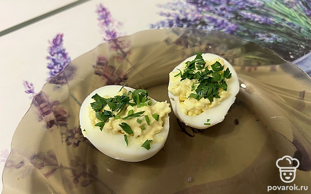 Яйца фаршированные с майонезом — Рецепт с фото