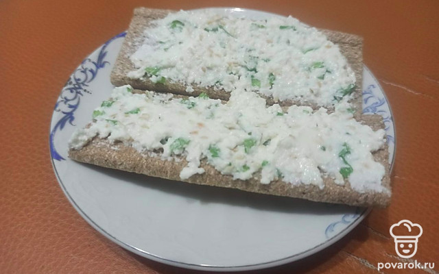 Хлебцы с творожно-кунжутной намазкой — Рецепт с фото
