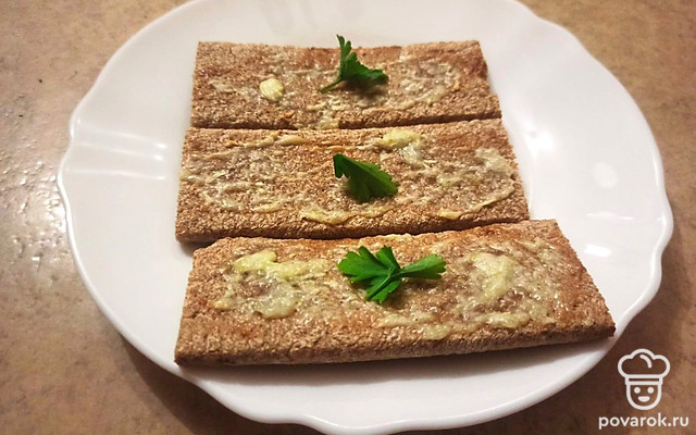Острые хлебцы в духовке с майонезом и чесноком — Рецепт с фото