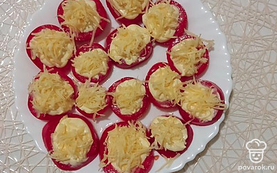 Закуску подаем к любым мясным блюдам и овощам.