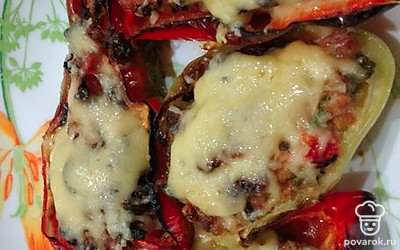 Блюдо подавать на стол горячим.