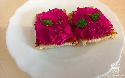 Подавайте порционно, украсив свежей зеленью.