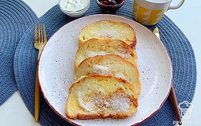 Подавать можно со сметаной, джемом, конфитюром и запить ароматным кофе! 