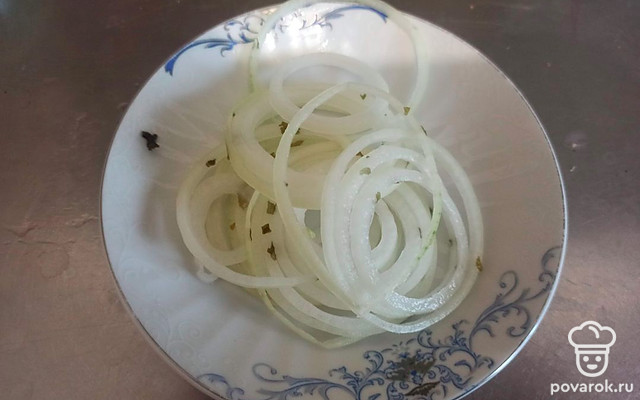 Маринованный лук с петрушкой и уксусом — Рецепт с фото