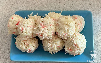 Подаем закуску порционно. Приятного аппетита!