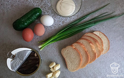 Подготовьте все ингредиенты. Яйца сварите вкрутую и остудите. 