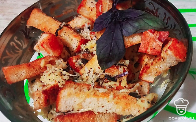 Чесночные гренки с сыром и базиликом — Рецепт с фото