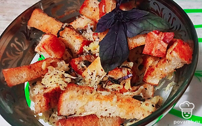 Подаем теплыми к любимому напитку или супу.