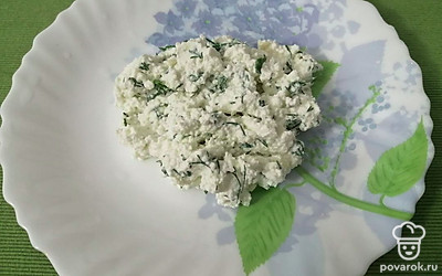 Закуска из творога с зеленью готова. 