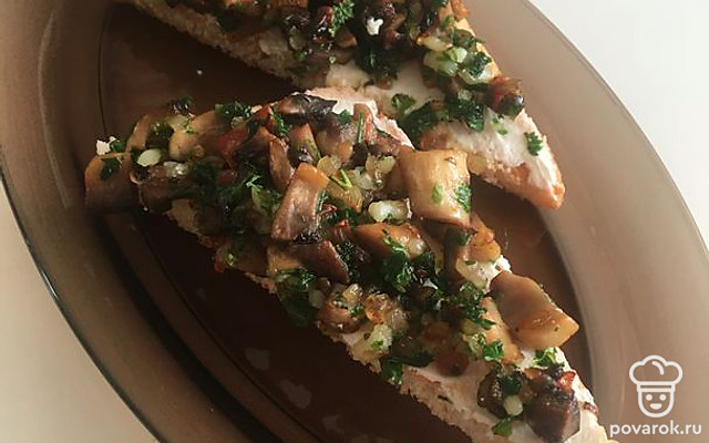 Брускетта с грибами и творожным сыром — Рецепт с фото