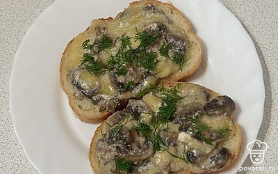 Подаем порционно, украсив свежей зеленью укропа. Приятного аппетита!